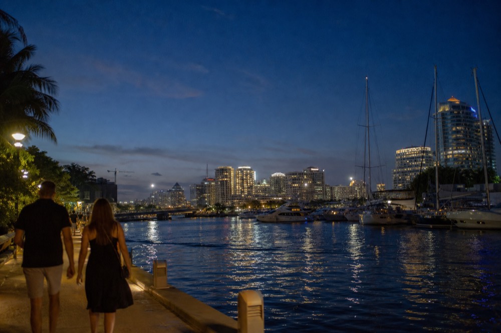 Evening view of yachts and city lights across Fort Lauderdale waterways, no text, no logos, no people